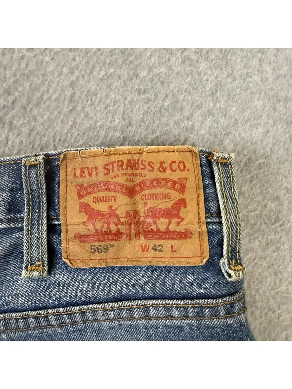Levi's 569 Men's Size 42 Light Wash Blue Denim Bermuda Jean Shorts Jorts